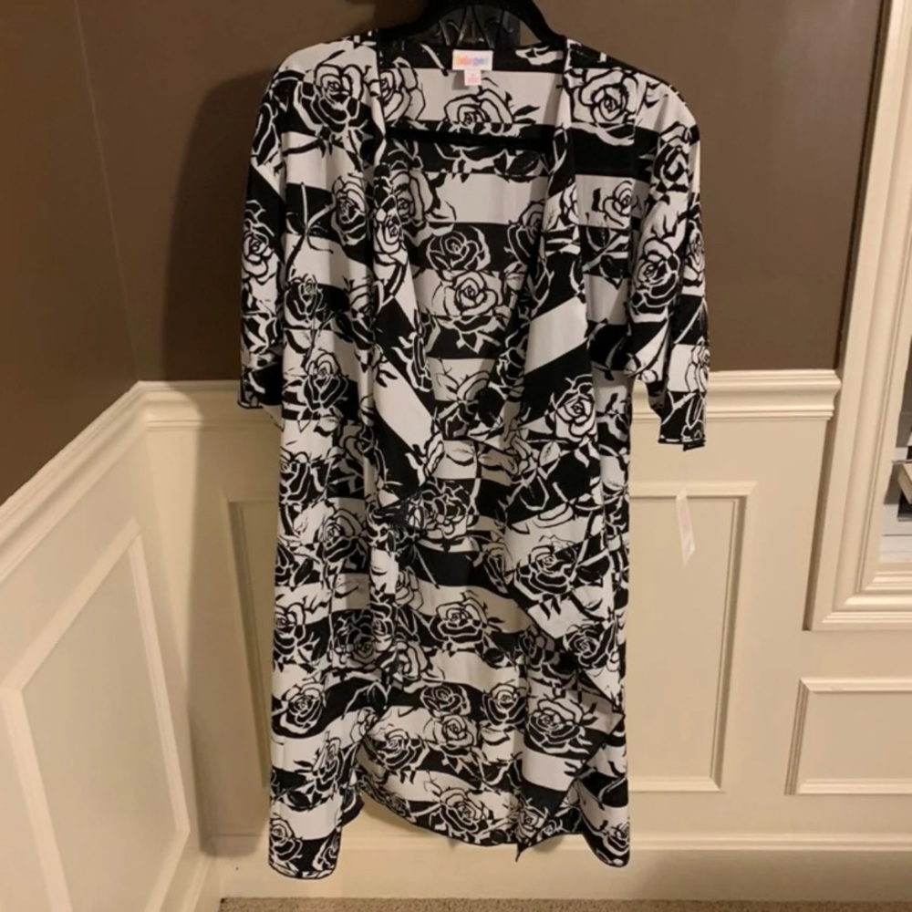 NWT Lularoe Shirley kimono size S